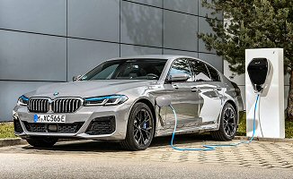 Odświeżona seria 5 BMW z nową podstawową hybrydą 520e o mocy 204KM