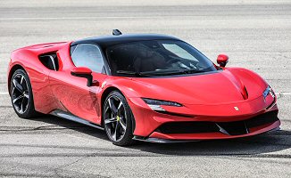 Ferrari SF90 Stradale 4.0 V8 32V Plug-in Hybrid 1000KM (F154FA)