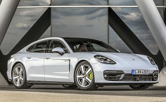 Porsche Panamera II FL 2.9 V6 24V 4S E-Hybrid 560KM (DGPC)